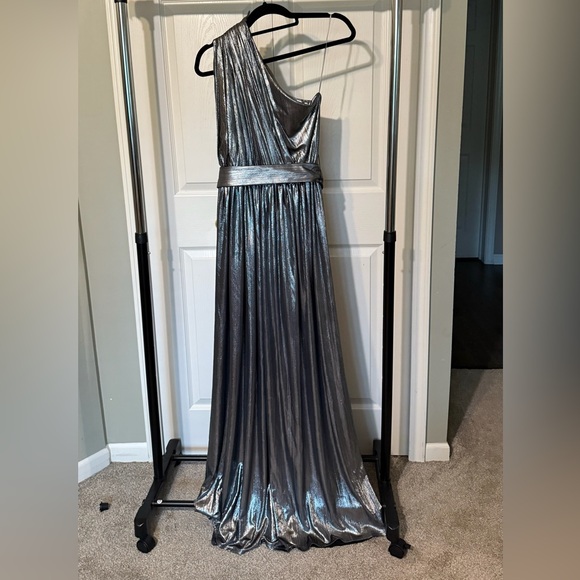 RETROFÊTE Andrea Belted One-Shoulder Metallic Maxi Dress Medium - Picture 4 of 6